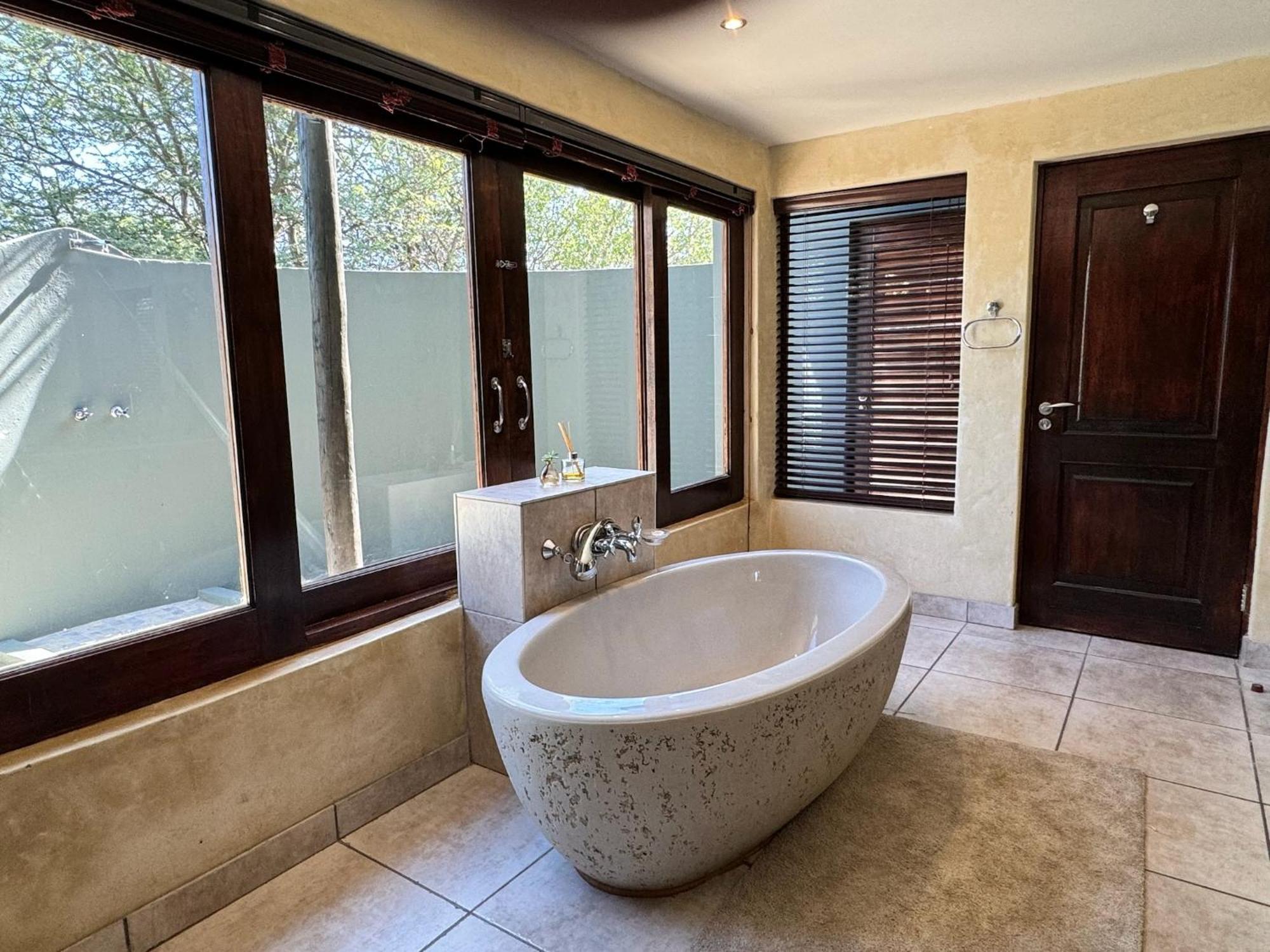 Pangolin Game Lodge - Self Catering, Incl 2 Game Drives Per Day Matlhagame Exterior photo